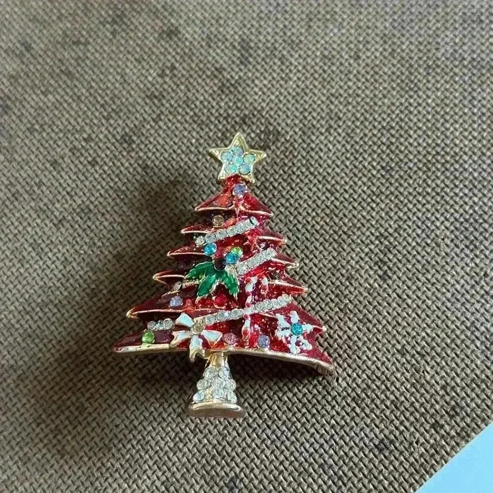 Red Christmas Tree Brooch - Picture 3 of 9